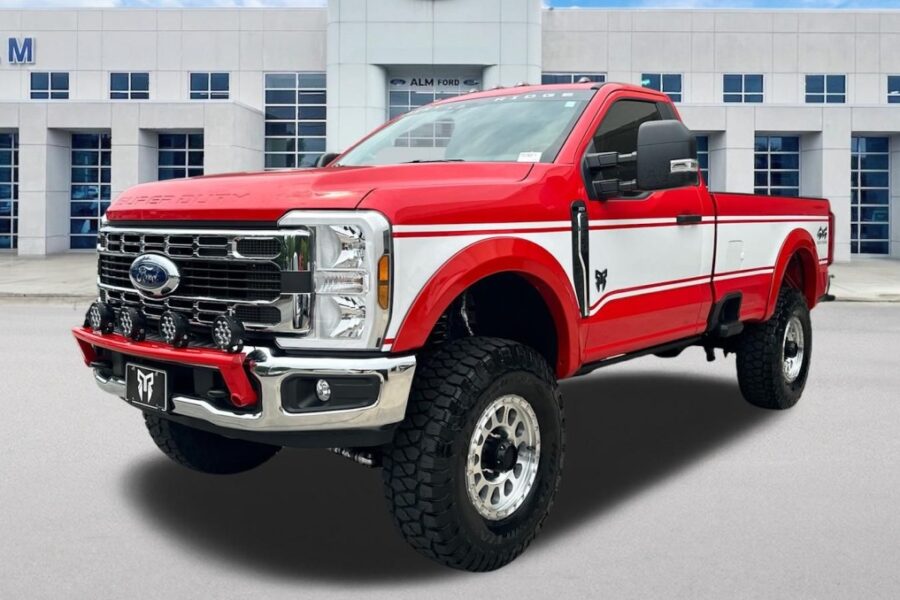 This Ford Dealer Knows How to Sell Trucks: Make Them Look Old